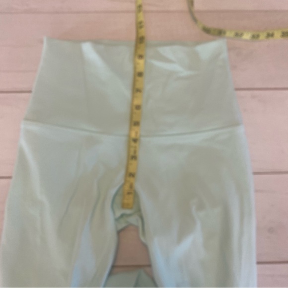 Lululemon Wunder Under Delicate Mint Green Sz 4 30 inseam - Picture 8 of 10